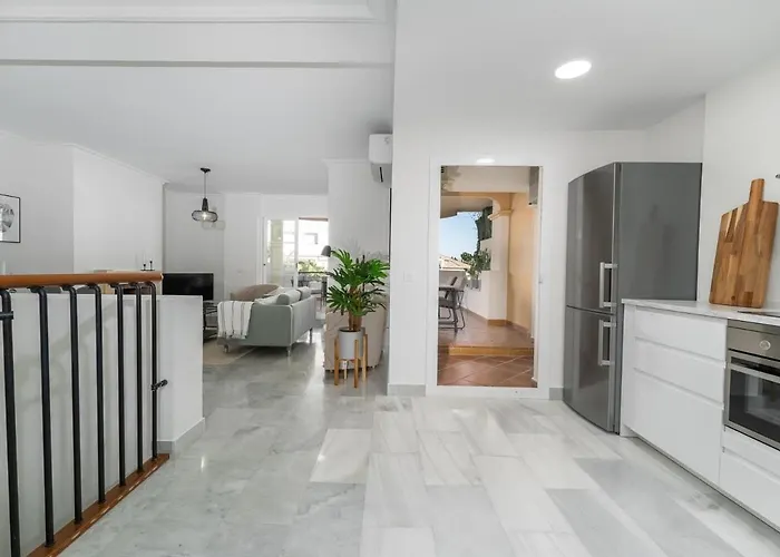 Senorio De Aloha 2 Bedroom Within Walking Distance To Puerto Banus